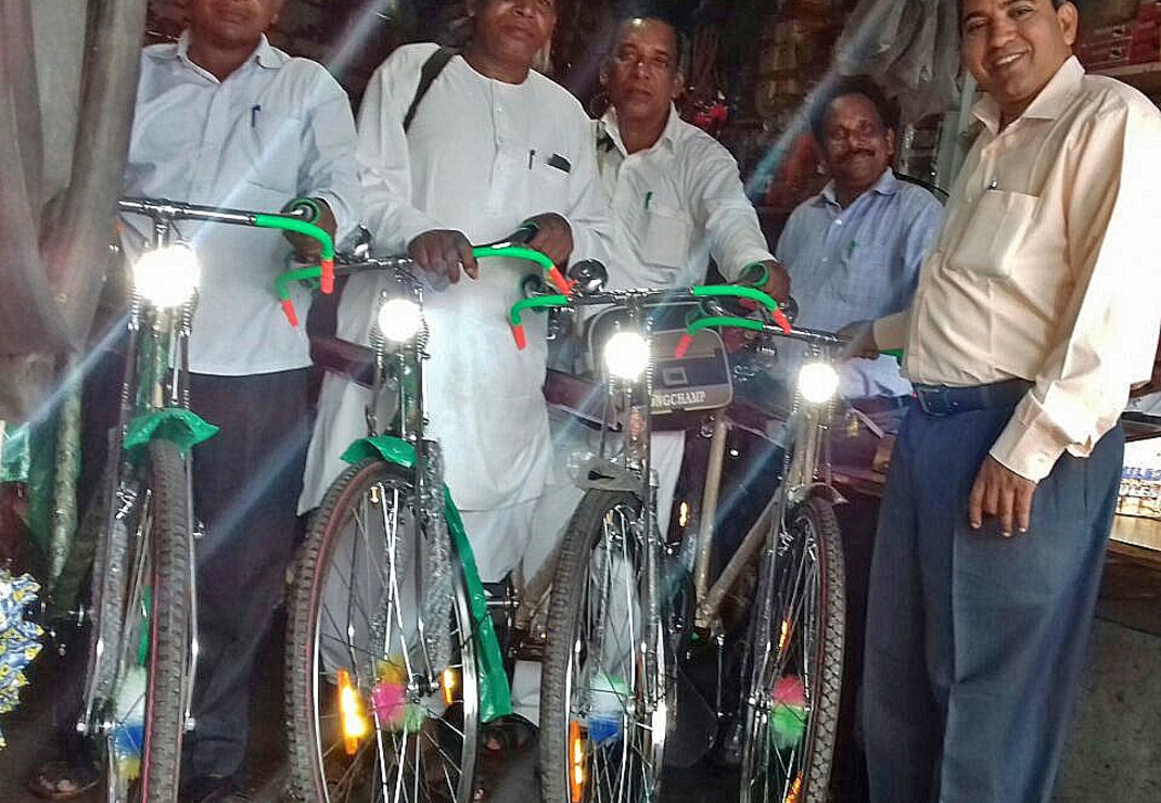 Vier nieuwe fietsen voor Indiase dominees