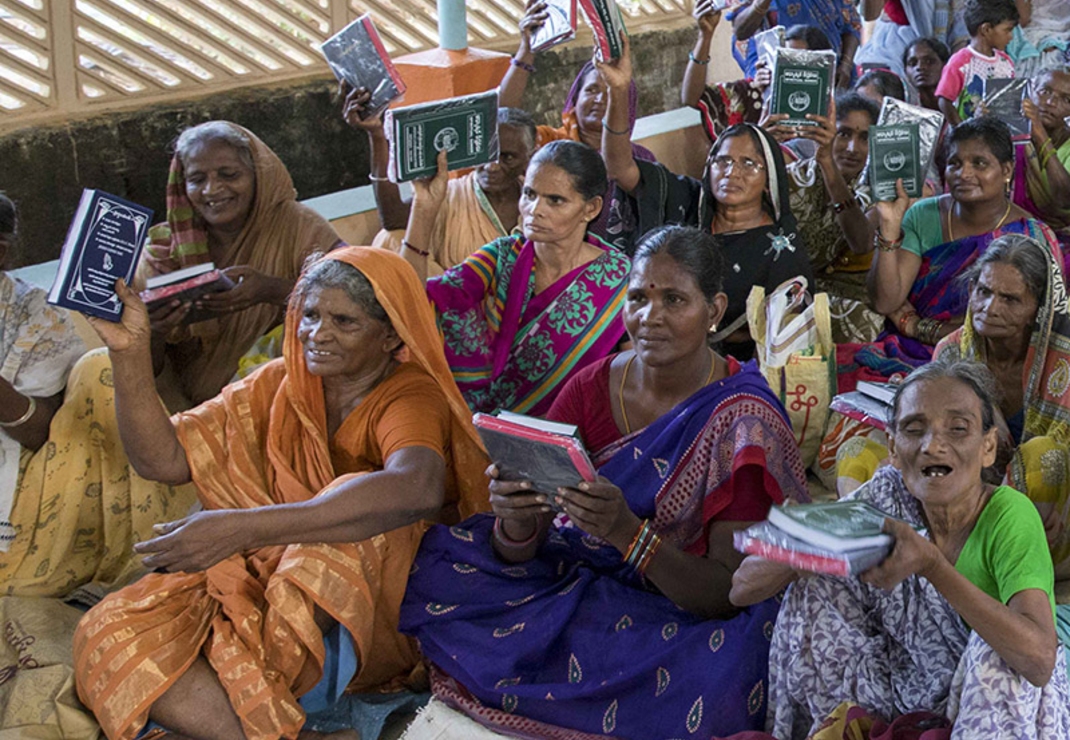 Leprapatiënten in India dolblij met hun Bijbel