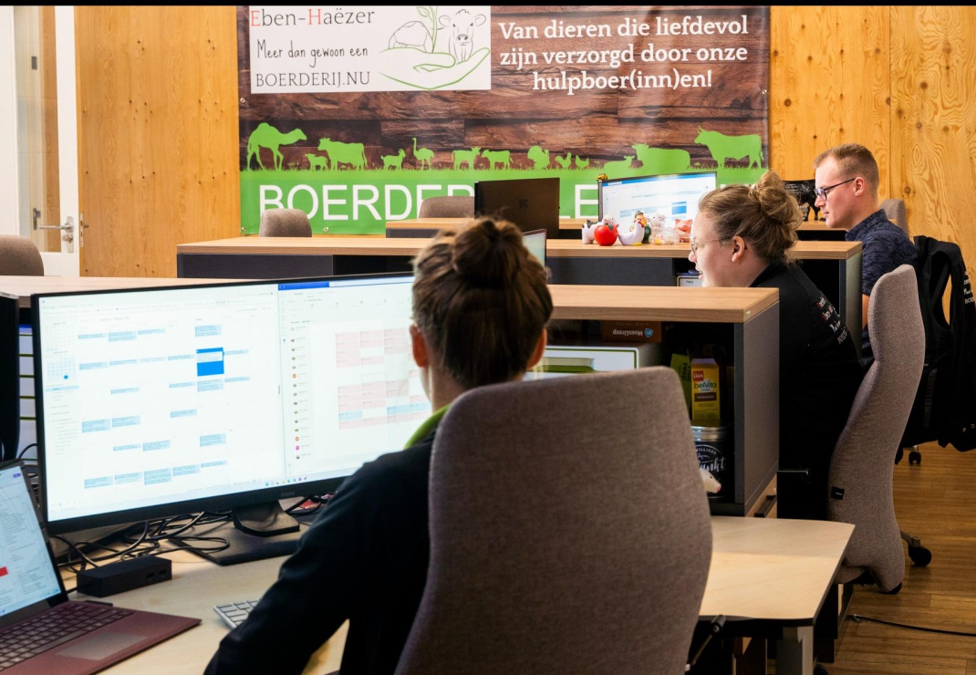 Kantoorwerk op de veelzijdige boerderij