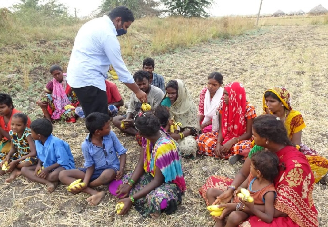 Living Bread Foundation deelt uit aan de arme bevolking in India