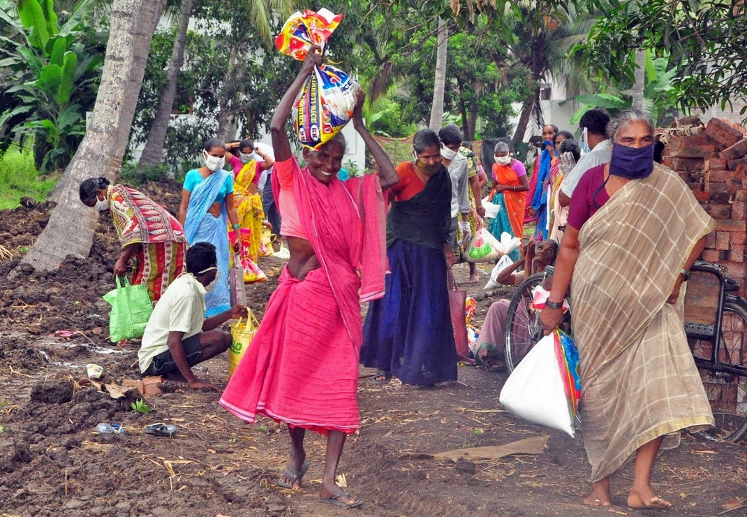 Voedselhulp voor de armsten op afgelegen plekken in India