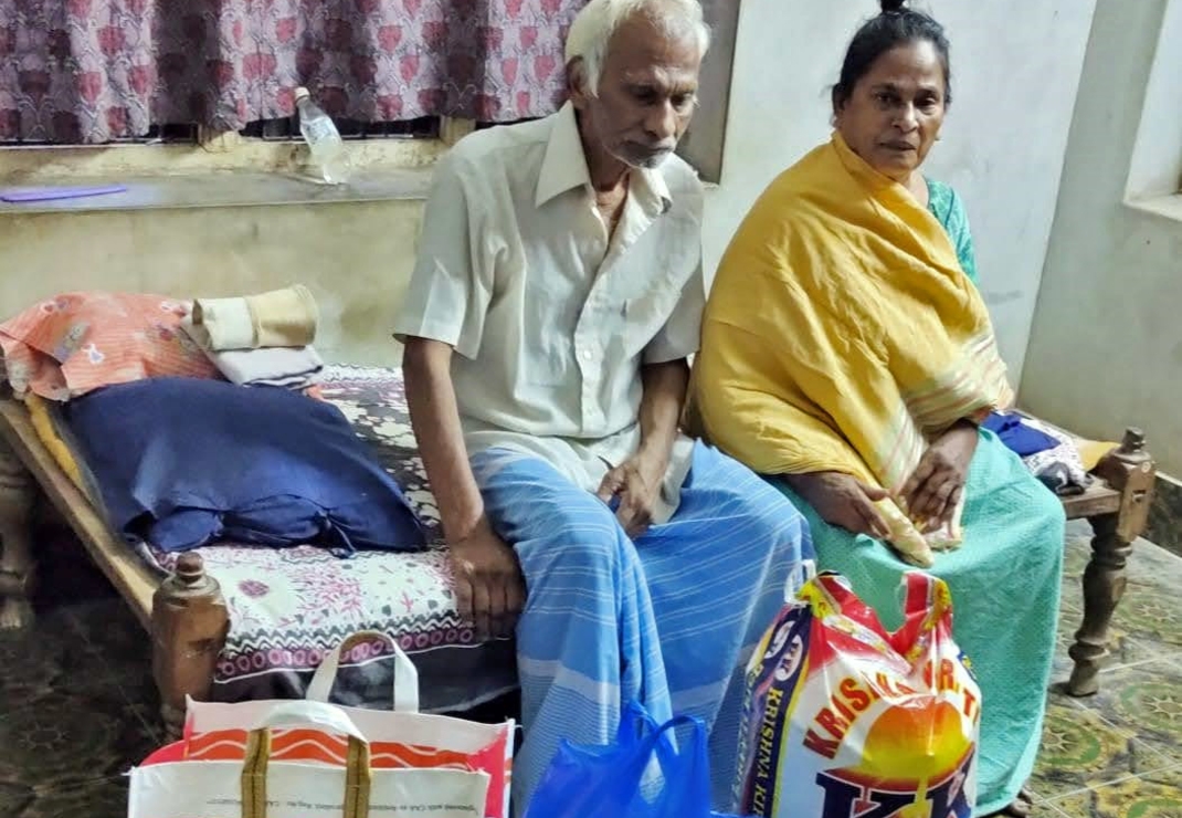 Dit oudere echtpaar in India kan dankzij uw hulp weer een maand eten