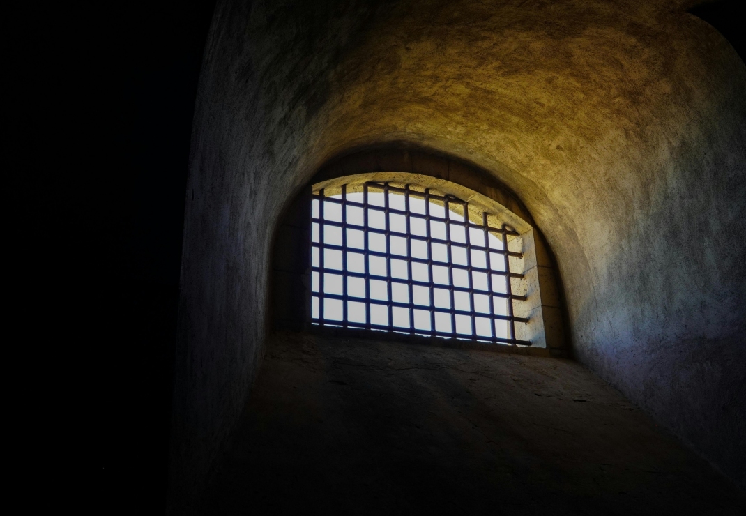 Achter de tralies om hun geloof. Gezinnen in onzekerheid.