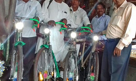 Nieuwe fietsen voor vier dominees in Orissa, India!