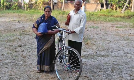 Voedsel, kleding en fietsen in India