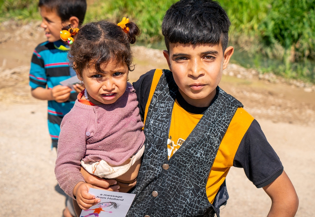 We hopen 10.000 kinderen in de vluchtelingenkampen een gevuld rugtasje te geven – juist nu, in deze moeilijke periode rond het coronavirus. Foto: Cees van der Wal