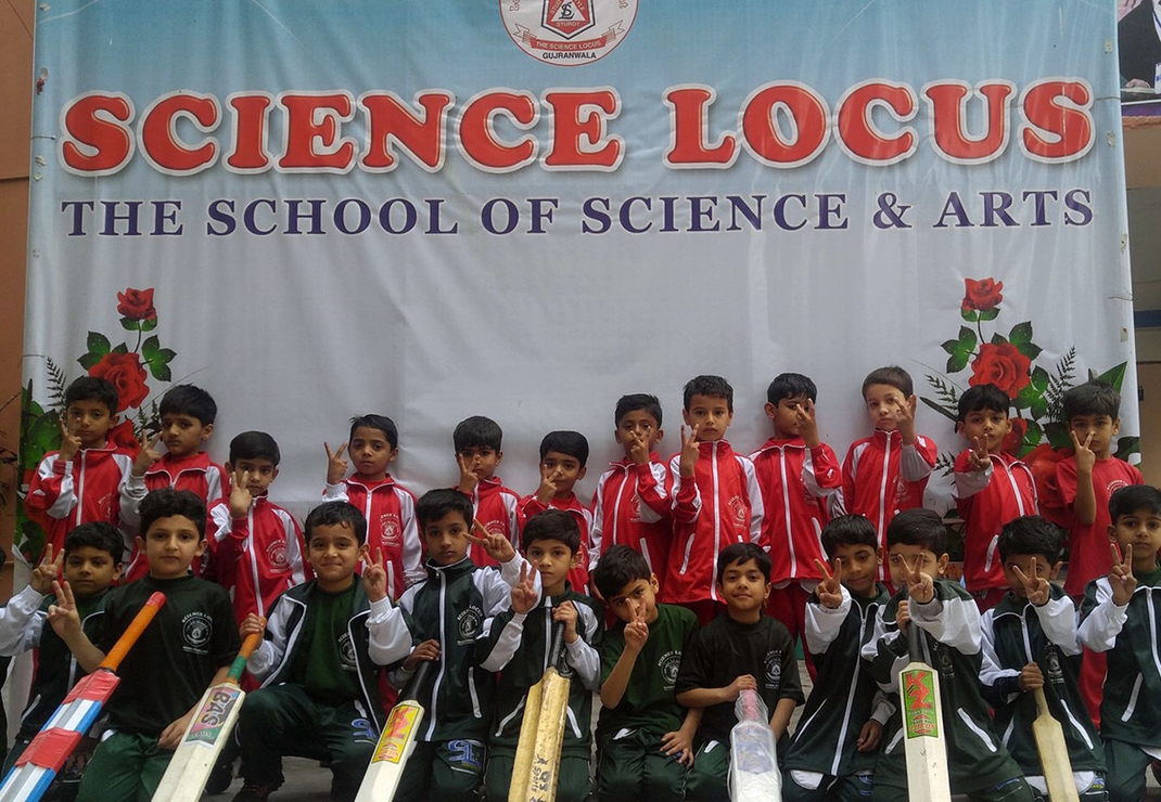 Het hockeyteam van de scholengemeenschap van Sandhu