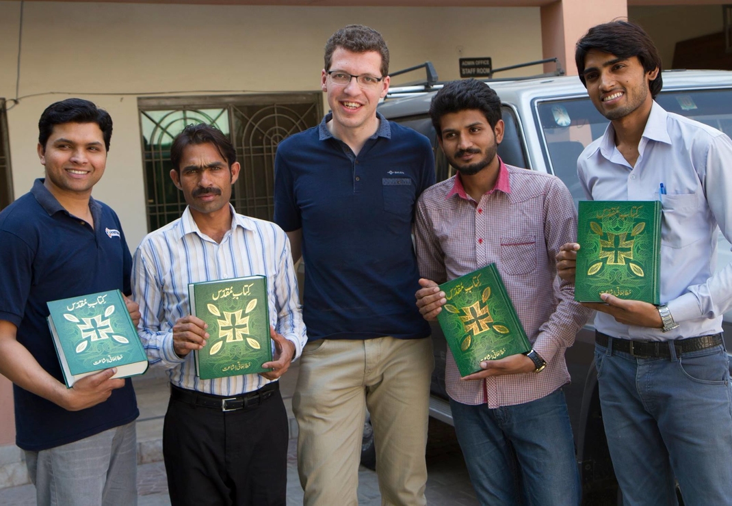 Leerlingen van een Pakistaanse Bijbelschool zijn dankbaar voor dit waardevolle geschenk