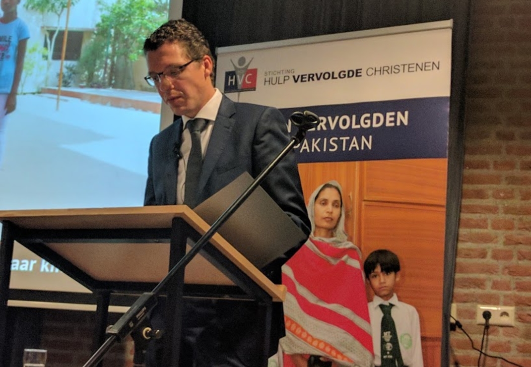 HVC-directeur Jan Dirk deelt verhalen van de vervolgde kerk