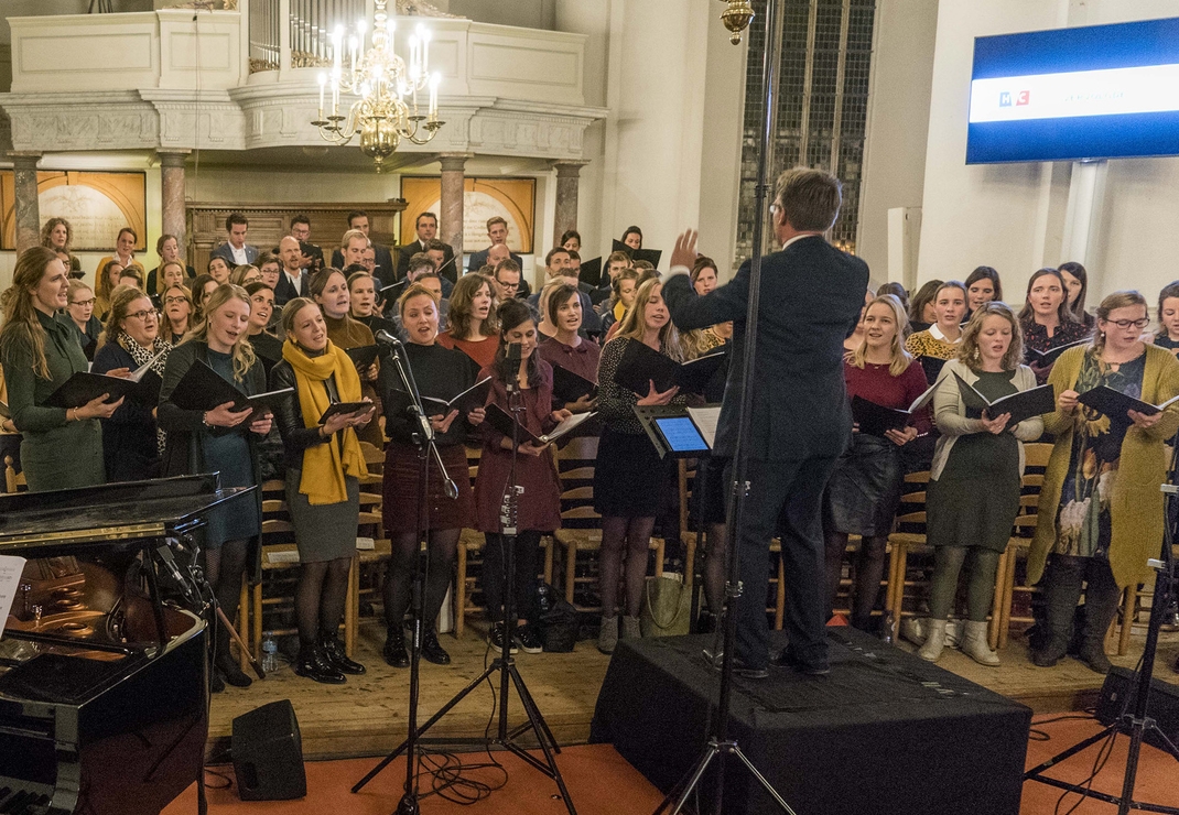 Christelijk Jongerenkoor Jigdaljahu onder leiding van dirigent Bert Noteboom. Foto: Cees van der Wal