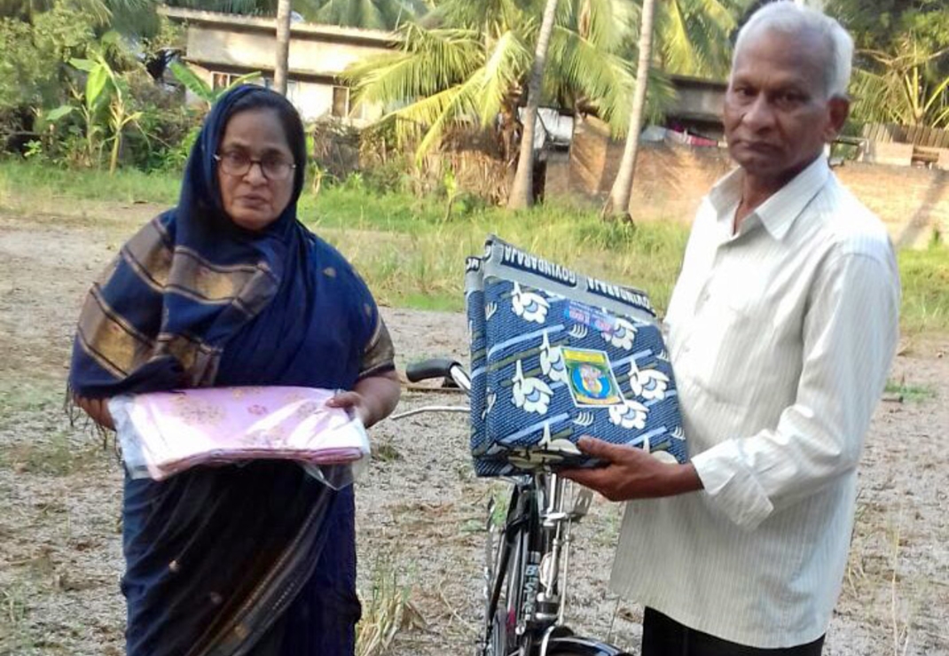 Dekens en sari's voor dominee Rao en zijn vrouw Krupa