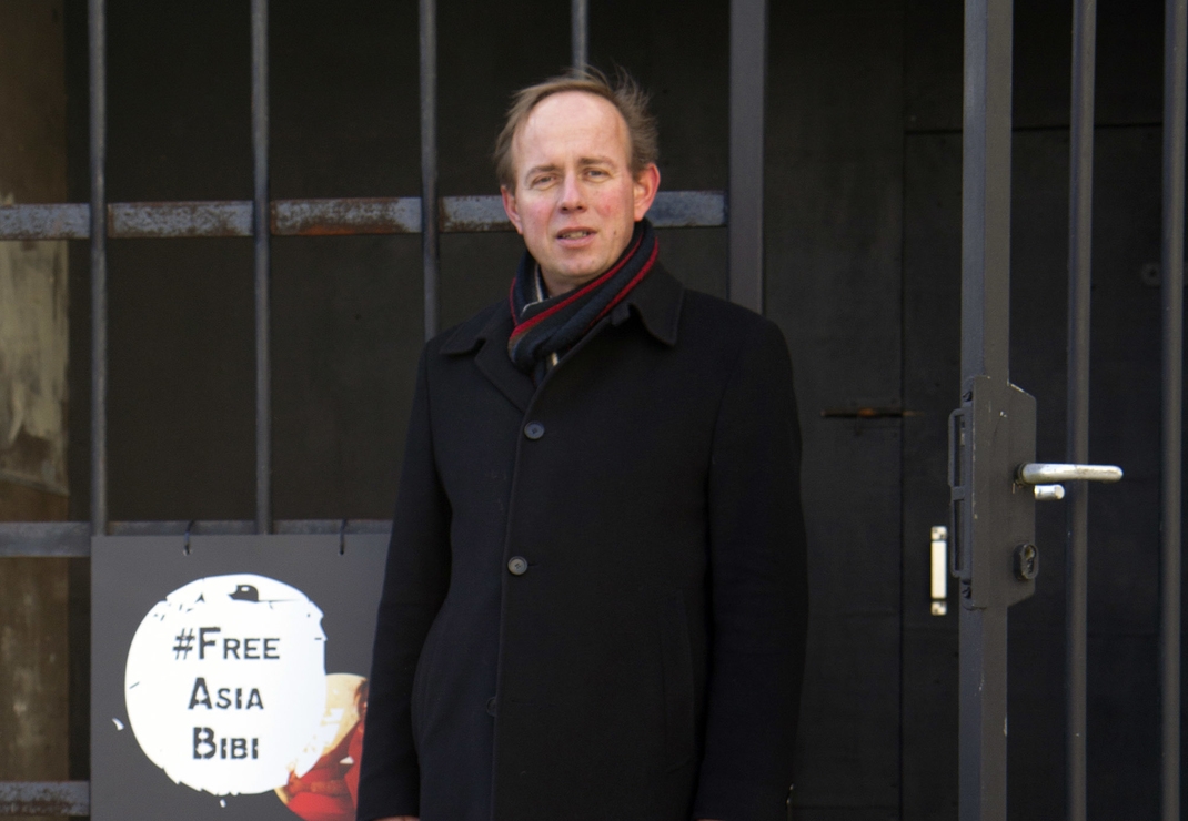 Kees van der Staaij bij de Stalen Kerk