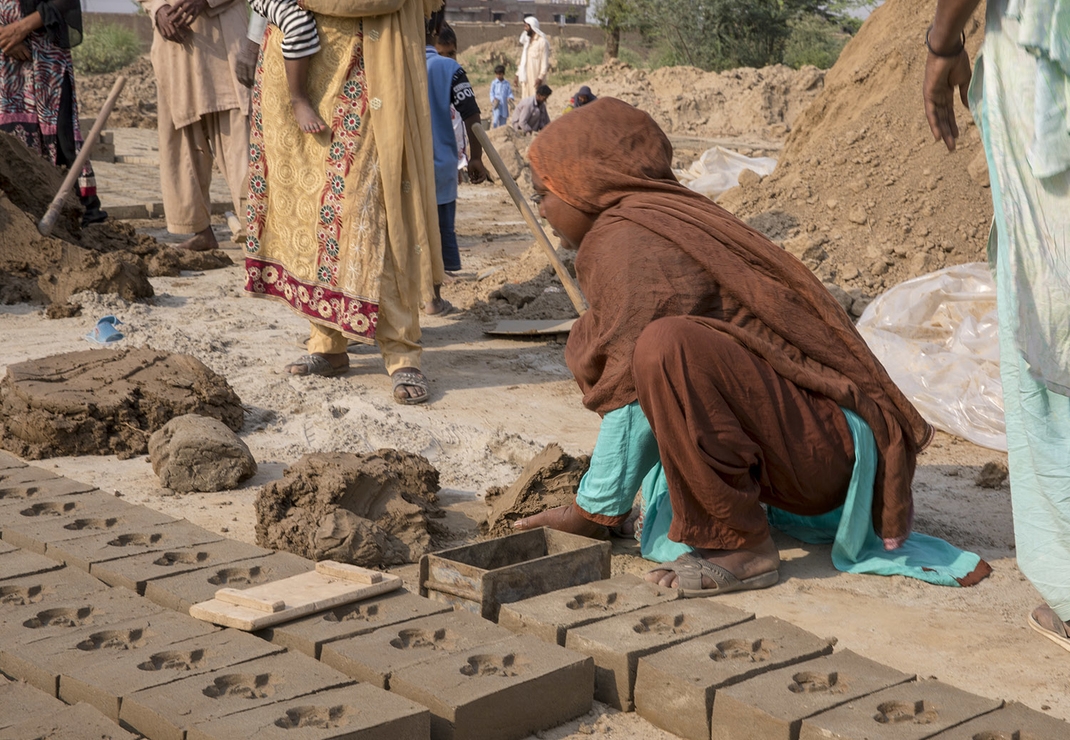Pakistan: een christelijke slaaf werkt 12 uur per dag, 7 dagen per week, maar verdient te weinig om te kunnen leven