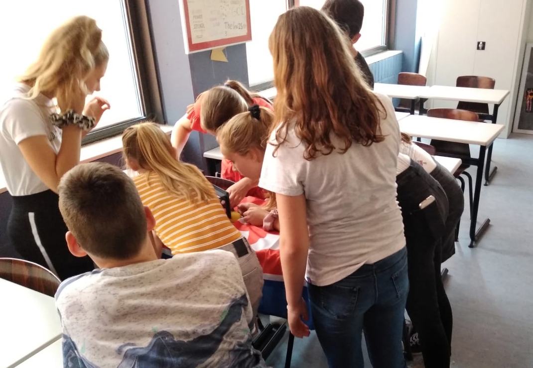 De actie van het Prins Maurits College startte met een themaweek over christenvervolging. Hier spelen de leerlingen de HVC Escape Room