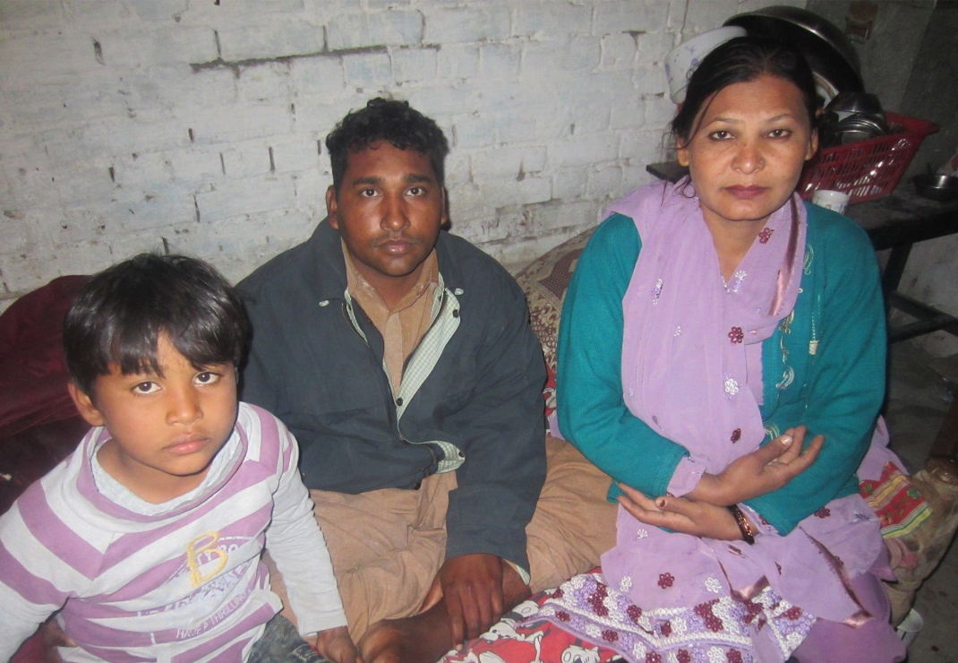 Shafqat en Shagufta met één van hun kinderen