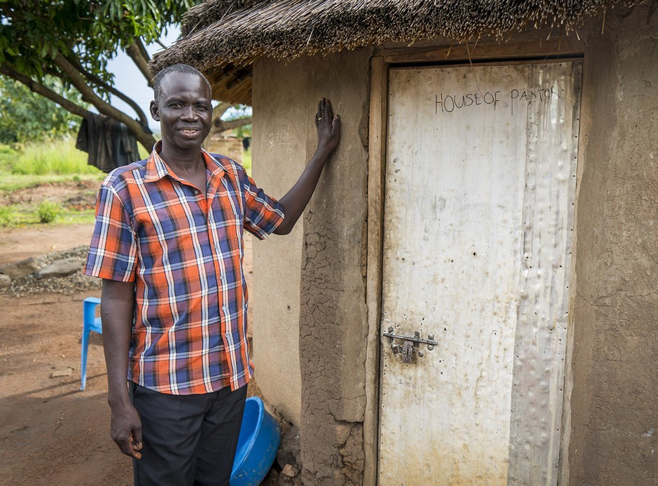 Deze evangelist in Pakela wordt door HVC ondersteund. Foto: Cees van der Wal