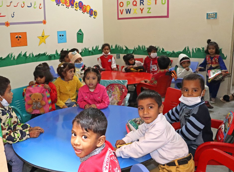 De verhalen van de kinderen die voor het eerst van hun leven op school komen zijn hartverscheurend