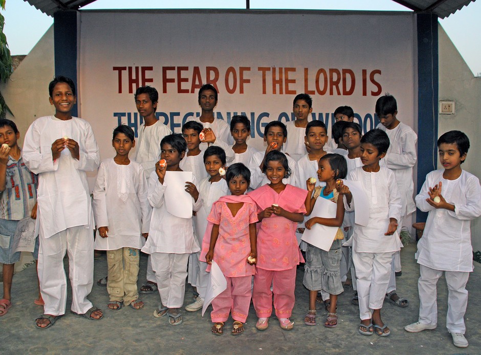 Een groep kinderen uit het project Thomas in India