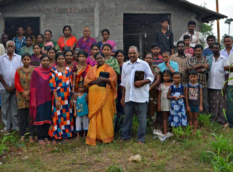 Evangelist en zijn gemeente op het platteland van India