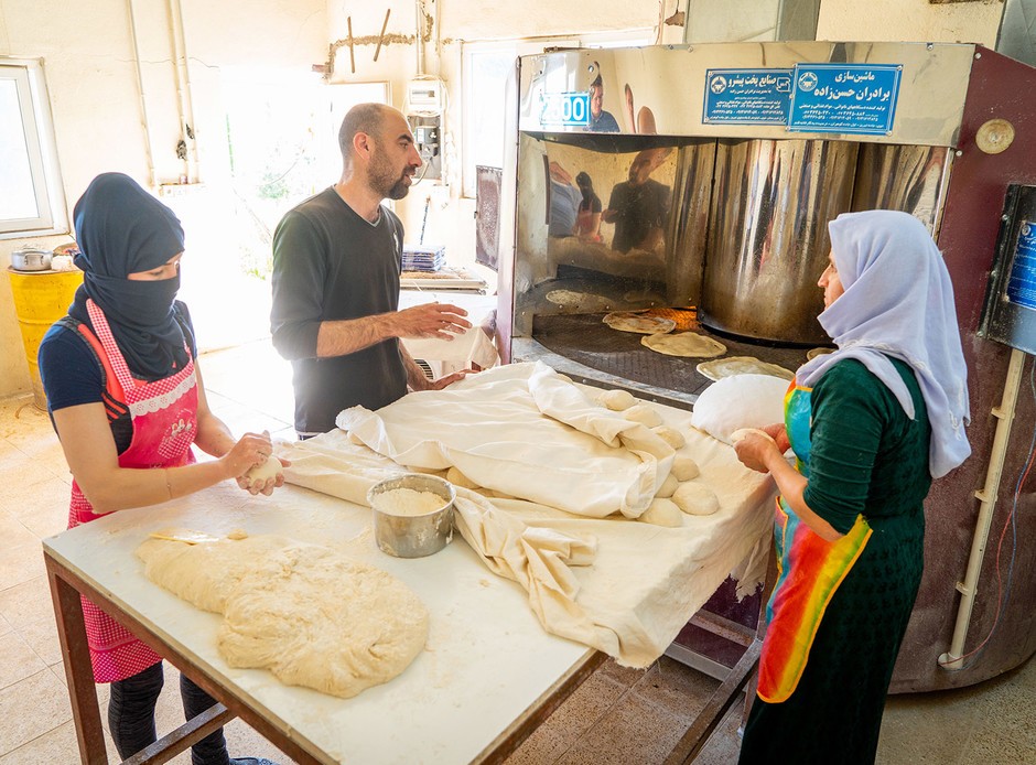 Vrijwilligers houden de bakkerijen draaiende. Foto: Cees van der Wal